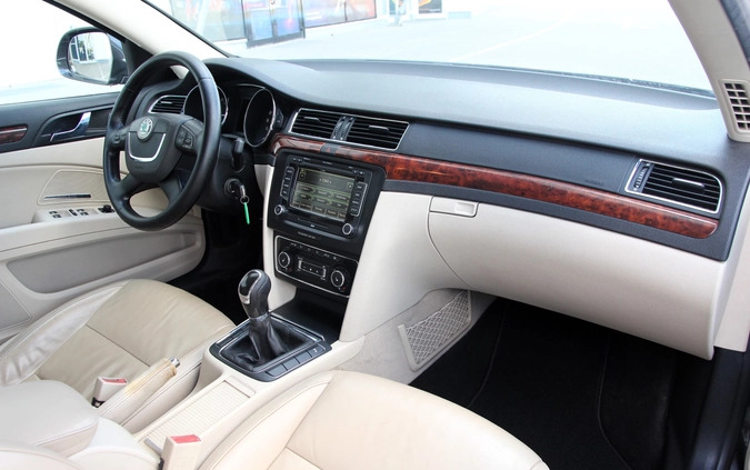 Skoda Superb cena 24900 przebieg: 299540, rok produkcji 2008 z Płock małe 667